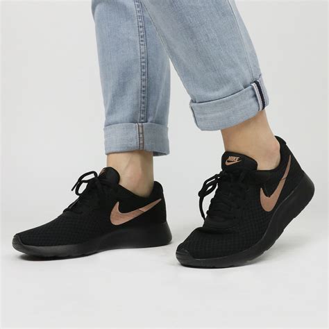 zwarte nike schoenen dames